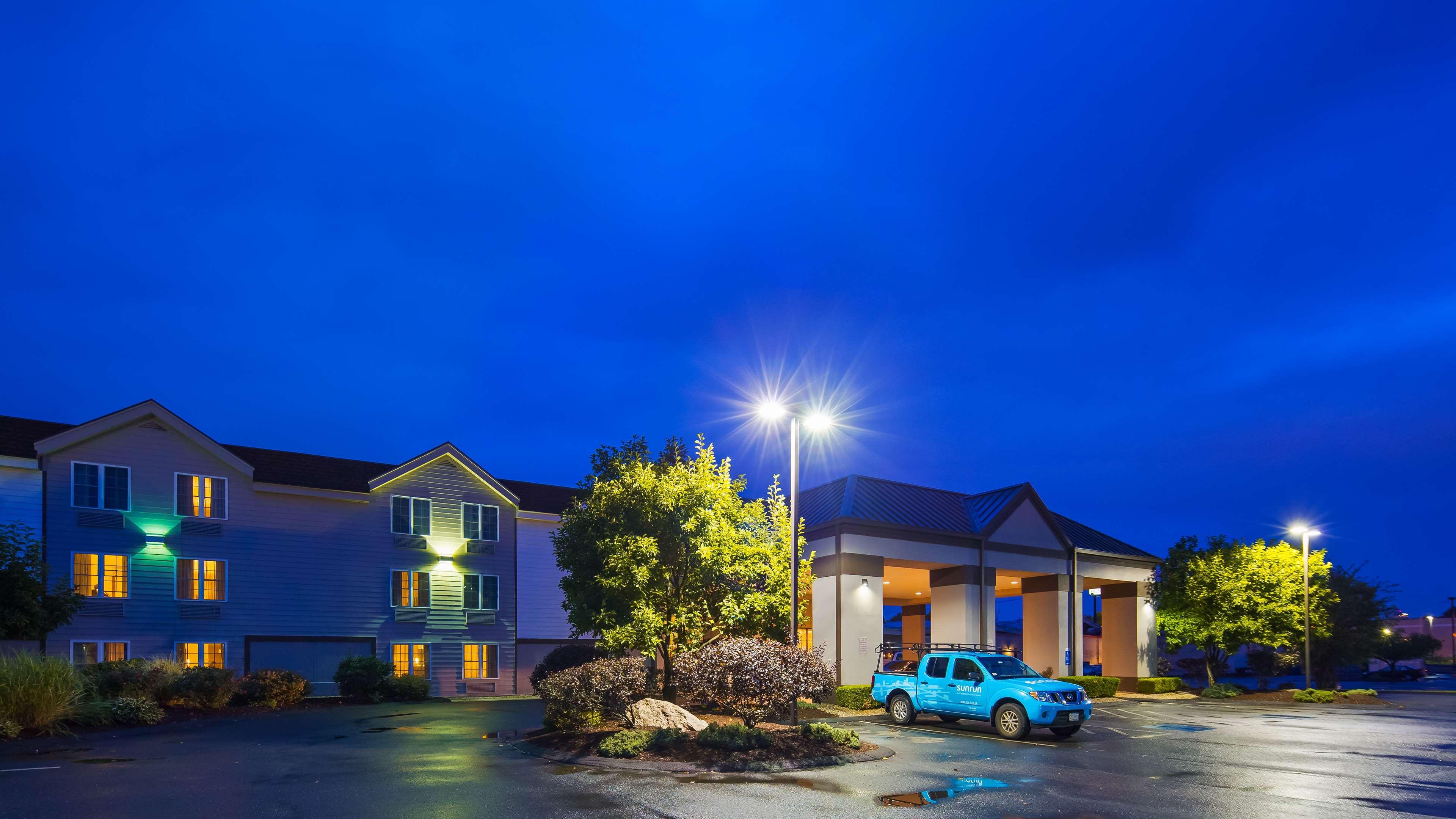 Best Western Hartford Hotel And Suites Exterior photo